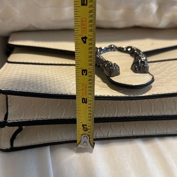 NWOT Beige Tiger Head Buckle Crossbody Bag in Beige with Black Buckle OS - Picture 7 of 14